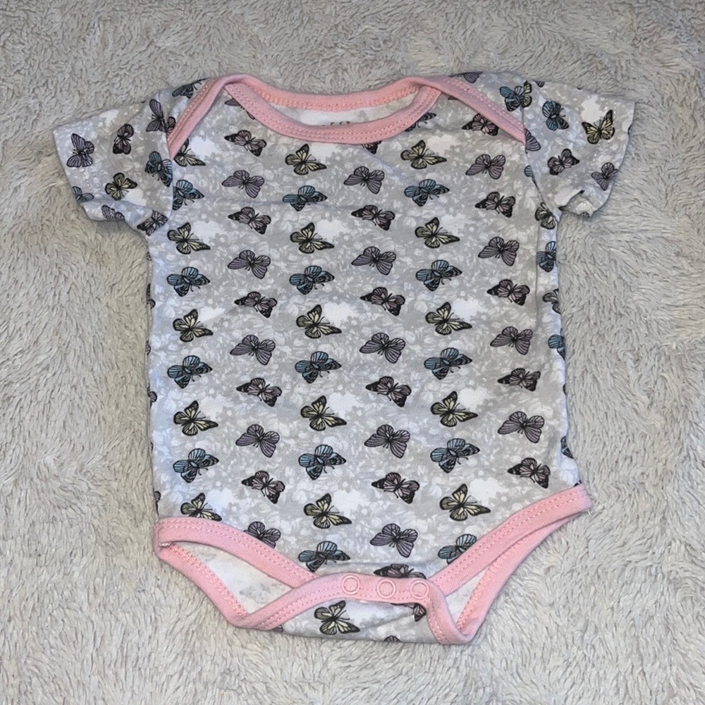 (3 for $10) necessities butterfly bodysuit 🦋